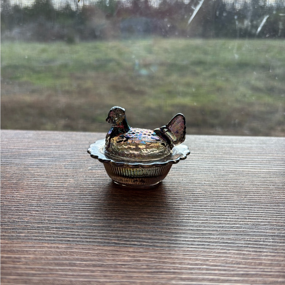 Mosser Smokey Titanium Carnival Mini Hen on Nest